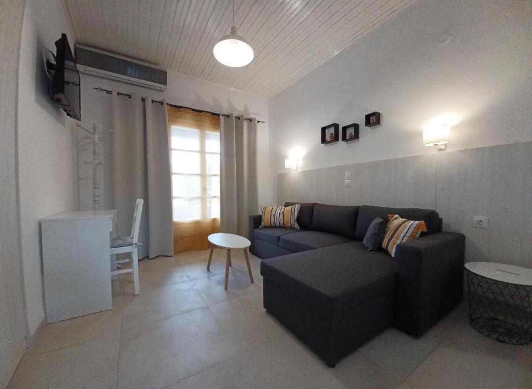 Babis Apartments & Studios Iremia Acharavi  Luaran gambar